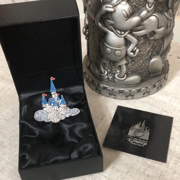 The Art of Disney “Where Dreams Come True” Pin with Swarovski Crystals in Box - Picture 1 of 7